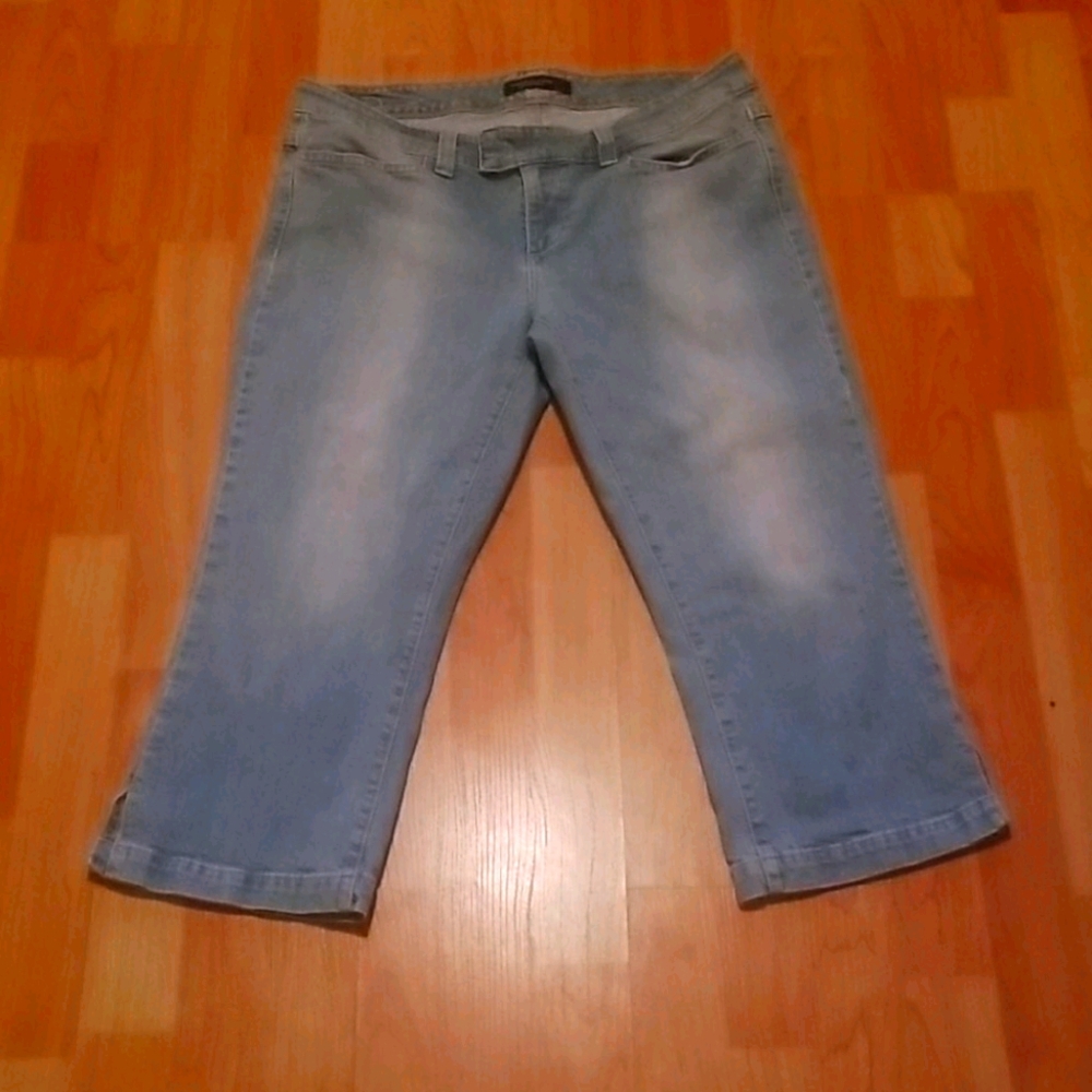 Capri/Cropped American Eagle Jeans